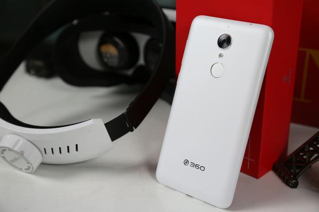 360手机N4、魅族魅蓝/红米Note3、乐视2测评：热门手机大盘点
