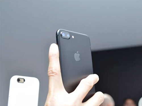 iPhone7上手测评：苹果7果然还是黑色最好看