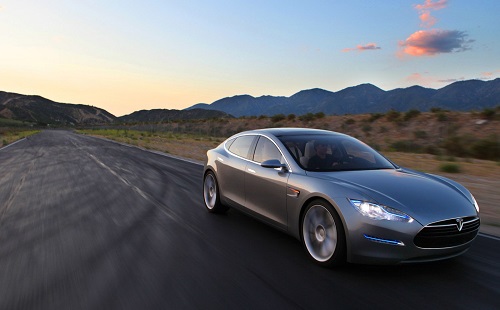 特斯拉马斯克宣布推出新款汽车充电器及太阳能面板