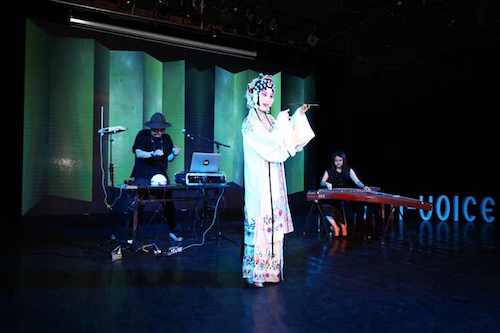 音伏IN-VOICE发布会现场的L+R实验音乐演出