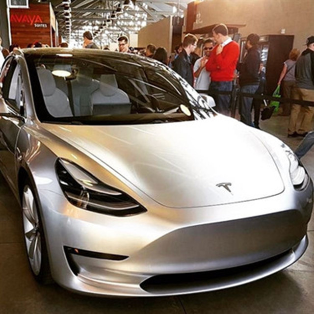 特斯拉新款电动汽车Model3谍照曝光 售价仅为3.5万美元