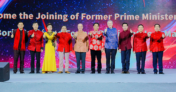 天九共享董事局成员在2019年度盛典集体亮相.jpg