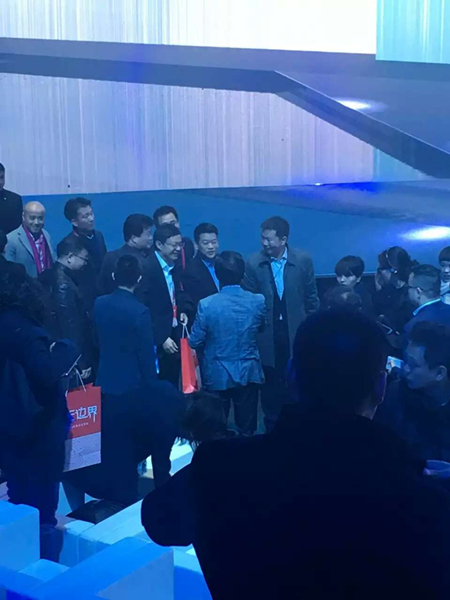 vivoXplay5水立方亮相 ，老总落水是几个意思?