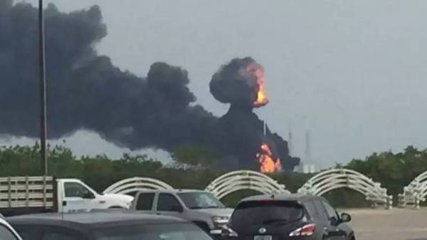 马斯克航空公司SpaceX猎鹰9号突发爆炸 商业太空会受影响？