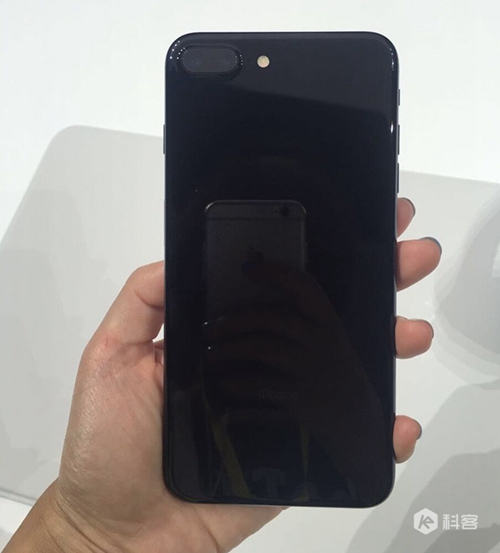 iPhone7上手测评:苹果7果然还是黑色最好看