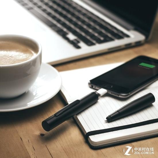 新奇圆珠笔一物多用!能当应急充电宝