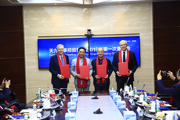 看好中国经济前景 三位国际大咖加盟一家民企.JPG